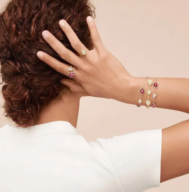 Bracelet chaîne torsadée en corde ton doré motif pavé de diamants 9