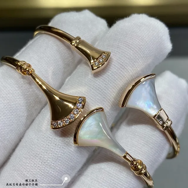 金色白色扇形图案金属手镯 2