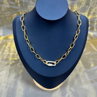 Collier avec chaîne de maillons ovales en or blanc fermoir rectangulaire pavé-set