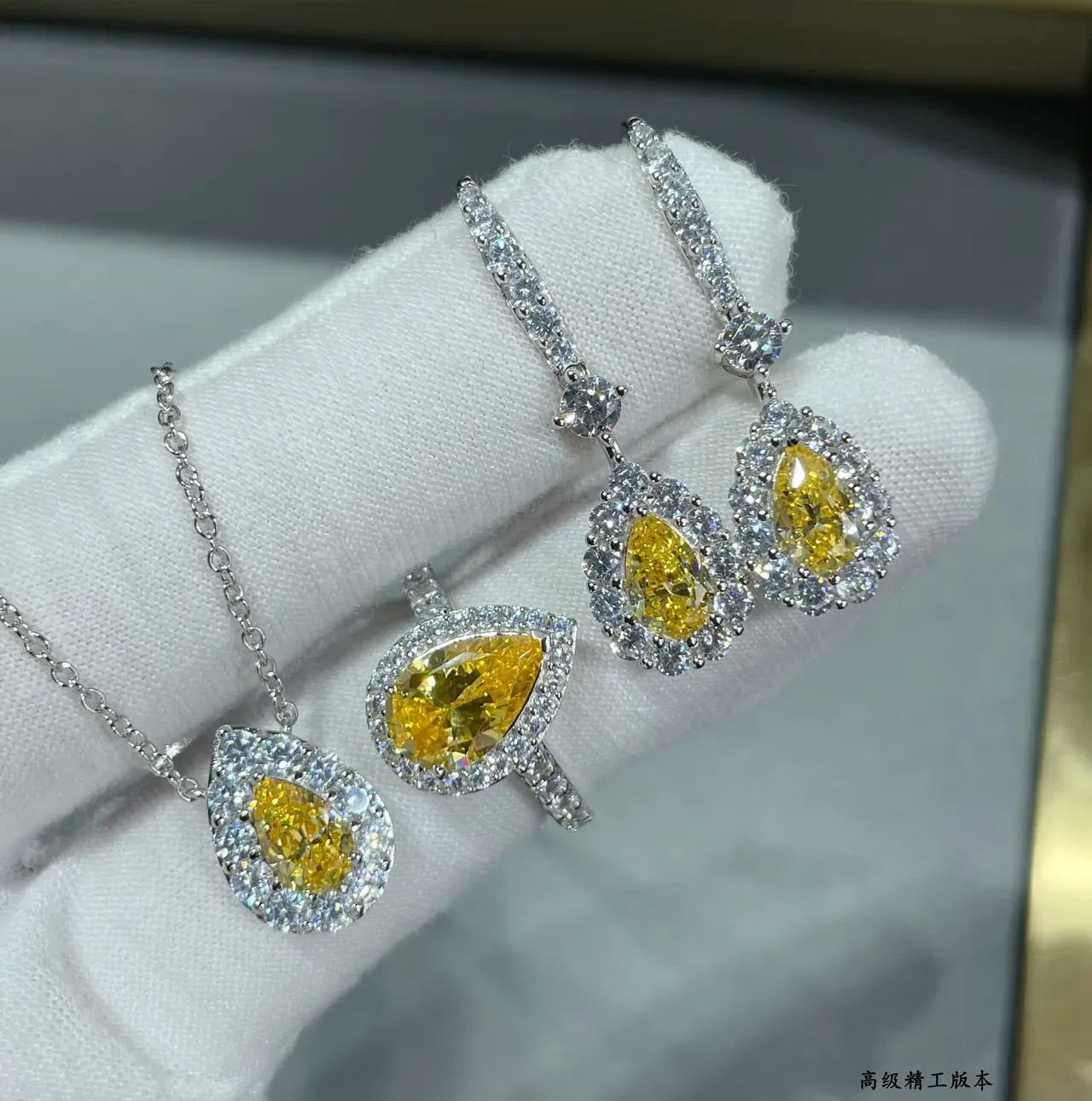 GRAFF Yellow Silver Teardrop Halo Pendant Pear-Cut Center Stone Necklace 7