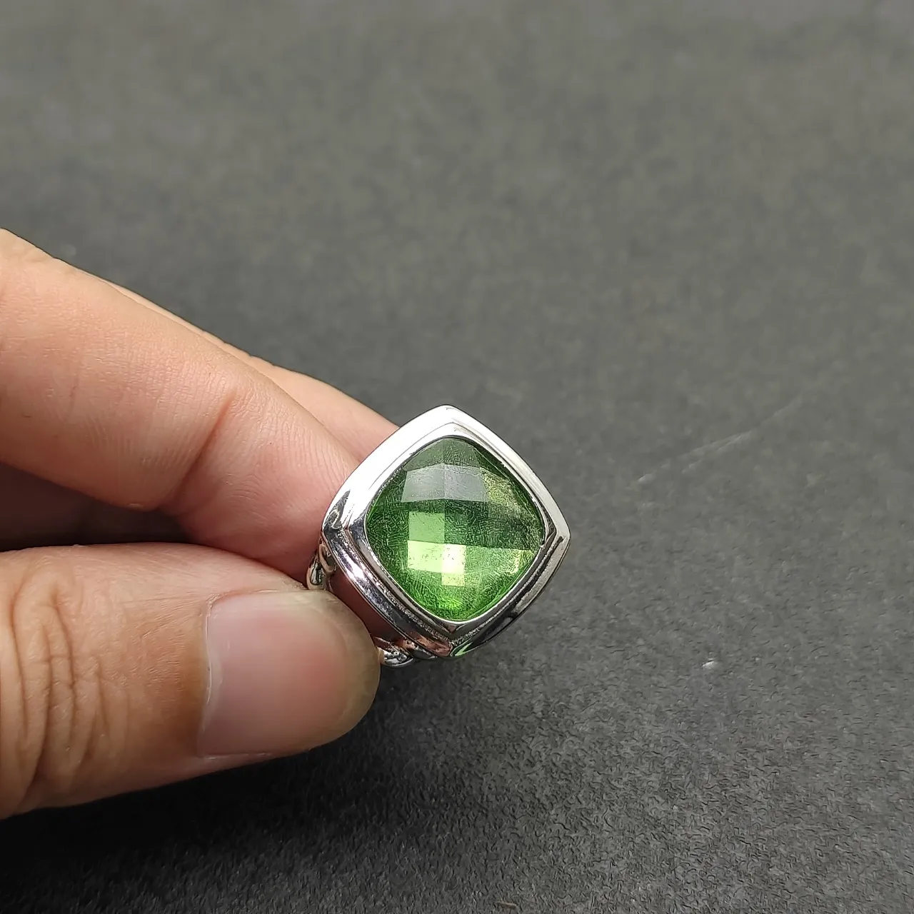 Green Silver Cushion-Cut Gemstone Twisted Rope-Style Band Ring 5