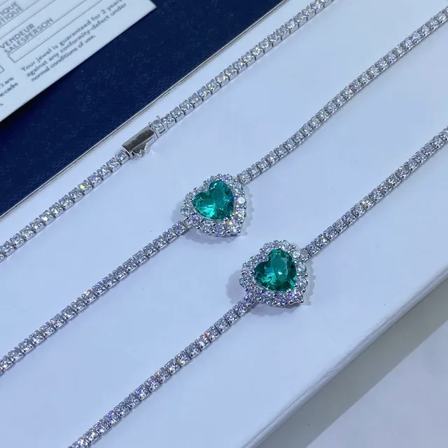 Bracelet en forme de cœur gemme verte Pavé Halo argenté 3