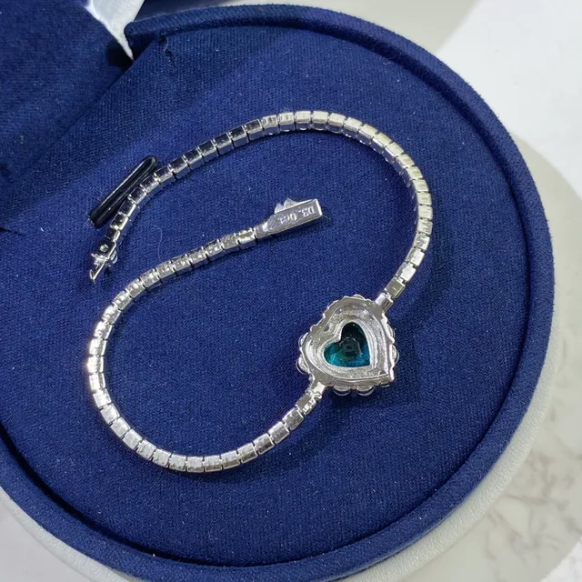 Bracelet en forme de cœur gemme verte Pavé Halo argenté 5