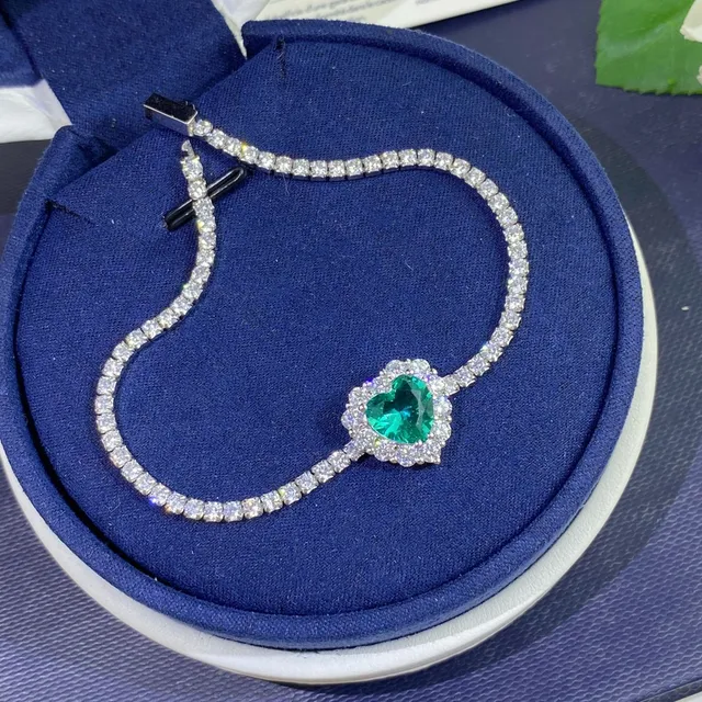 Bracelet en forme de cœur gemme verte Pavé Halo argenté 7