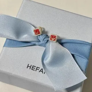 HEFAI أقراط مربعة وجه مبتسم أحمر مينا باريه