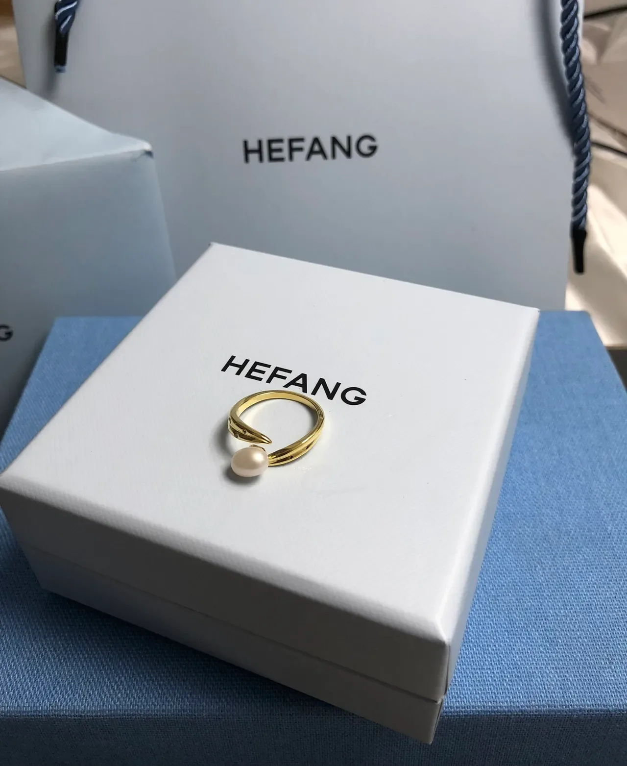 HEFANG 不对称珍珠配饰 金色 开放式手镯 7