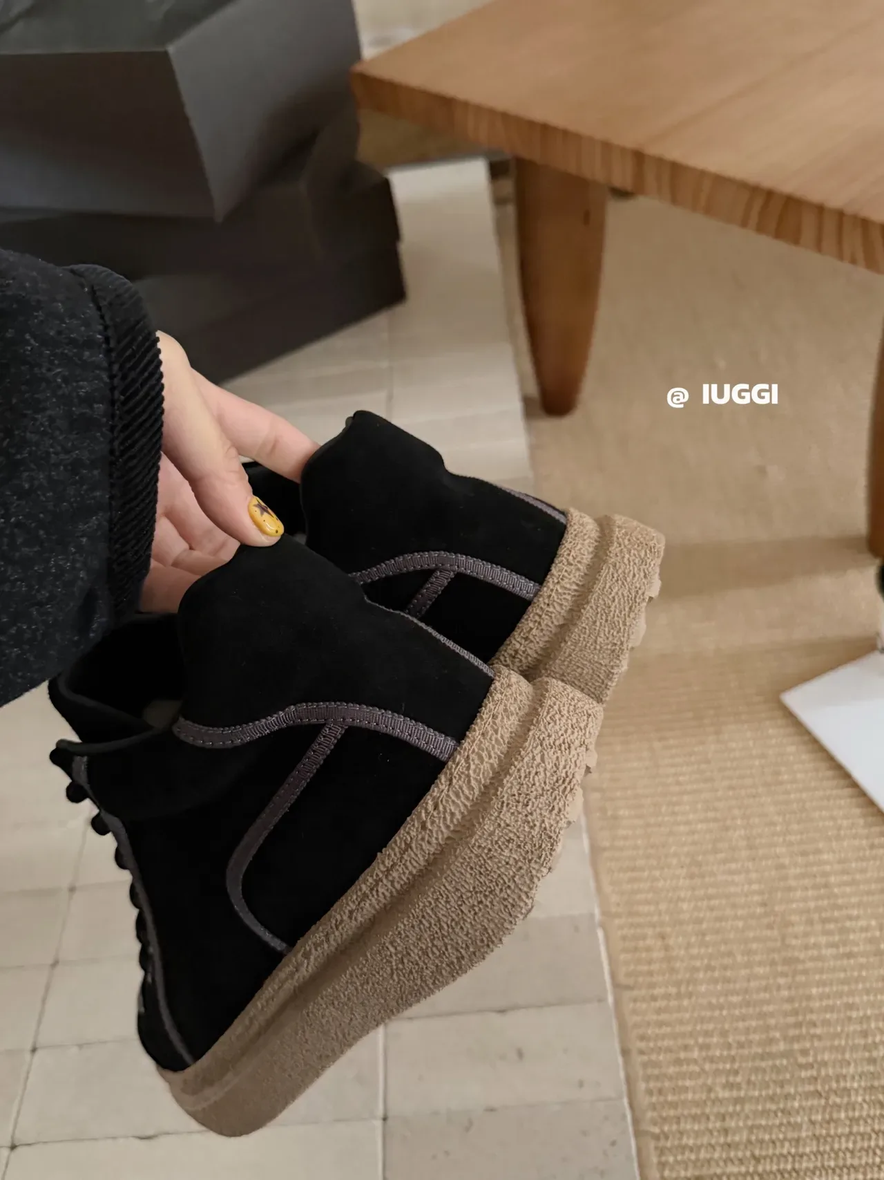 IUGGI Beige Black Suede Upper Contrast Piping Lifestyle Sneakers 3