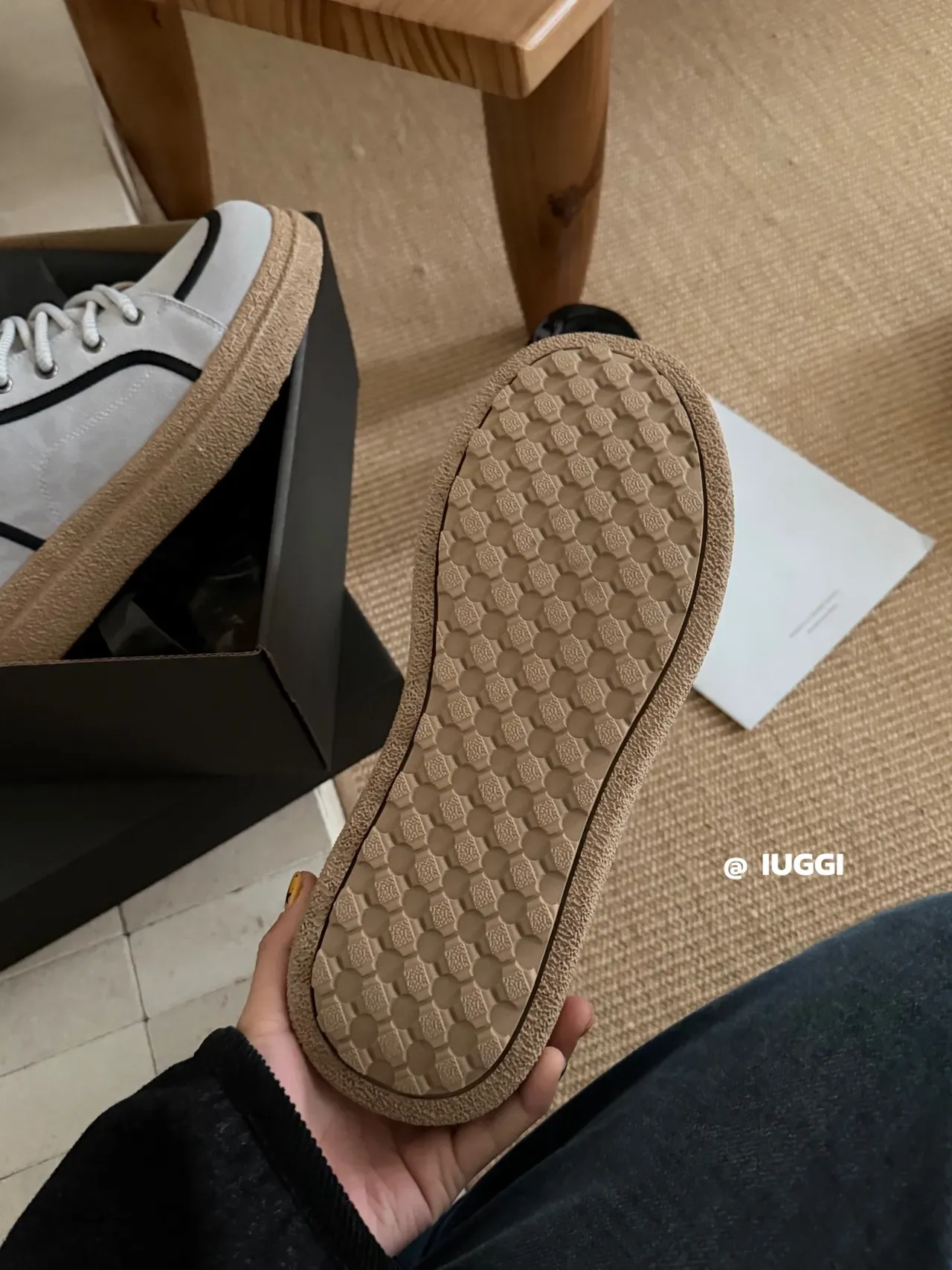 IUGGI Beige Black Suede Upper Contrast Piping Lifestyle Sneakers 6