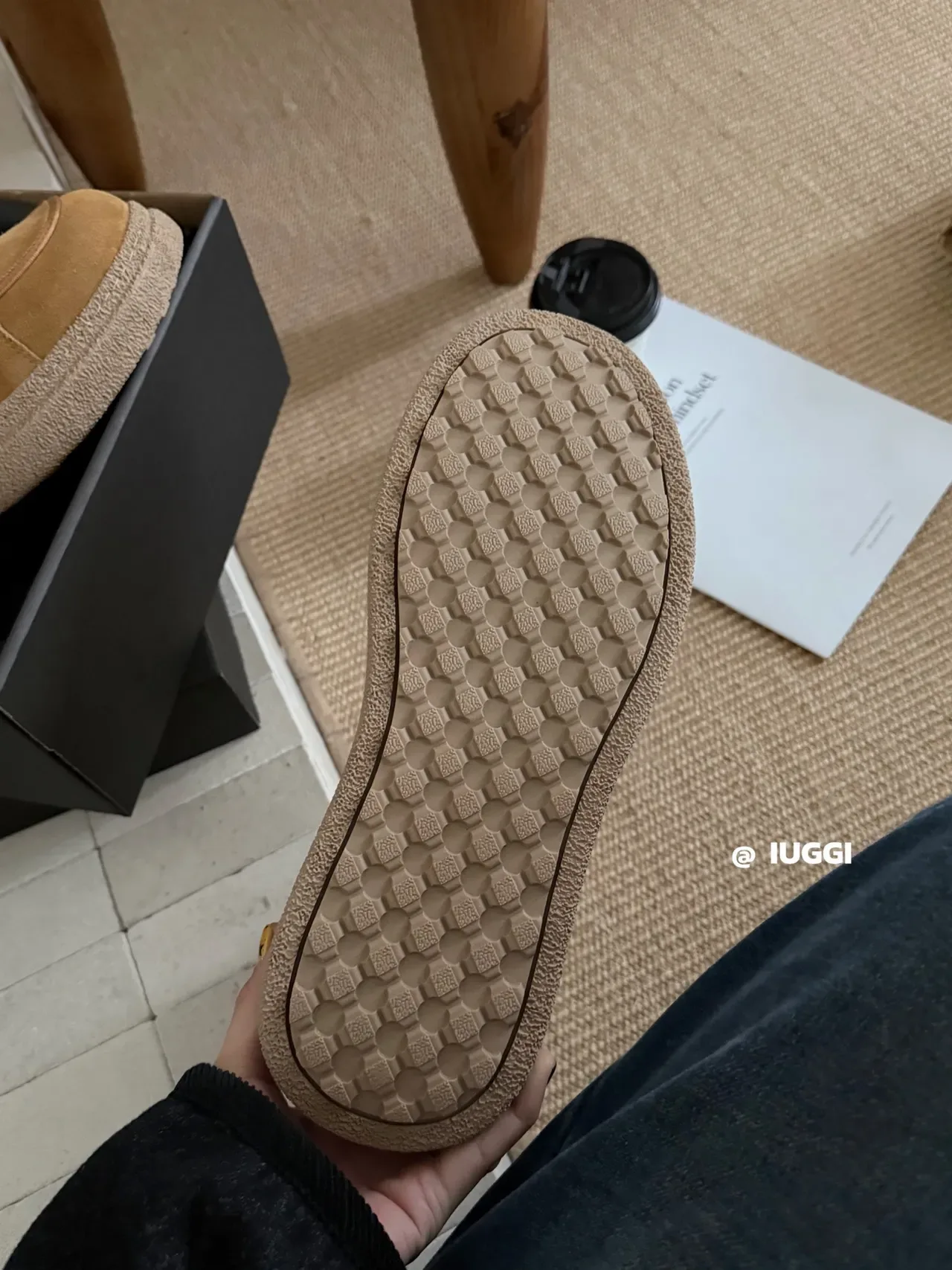 IUGGI Beige Black Suede Upper Contrast Piping Lifestyle Sneakers 8