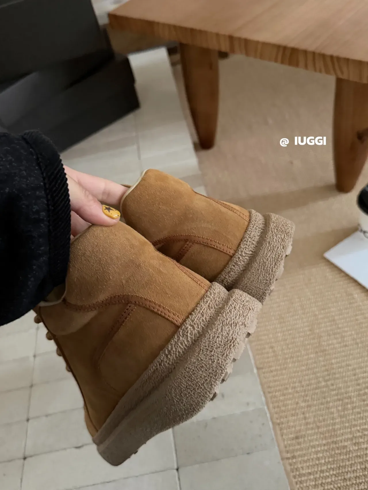 IUGGI Beige Black Suede Upper Contrast Piping Lifestyle Sneakers 9