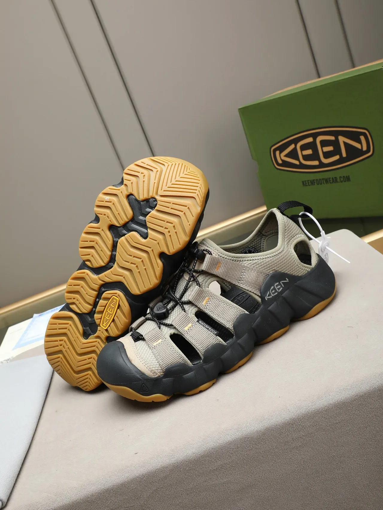 KEEN Sandálias Casuais Impermeáveis Bege e Preto com Múltiplas Tiras 4