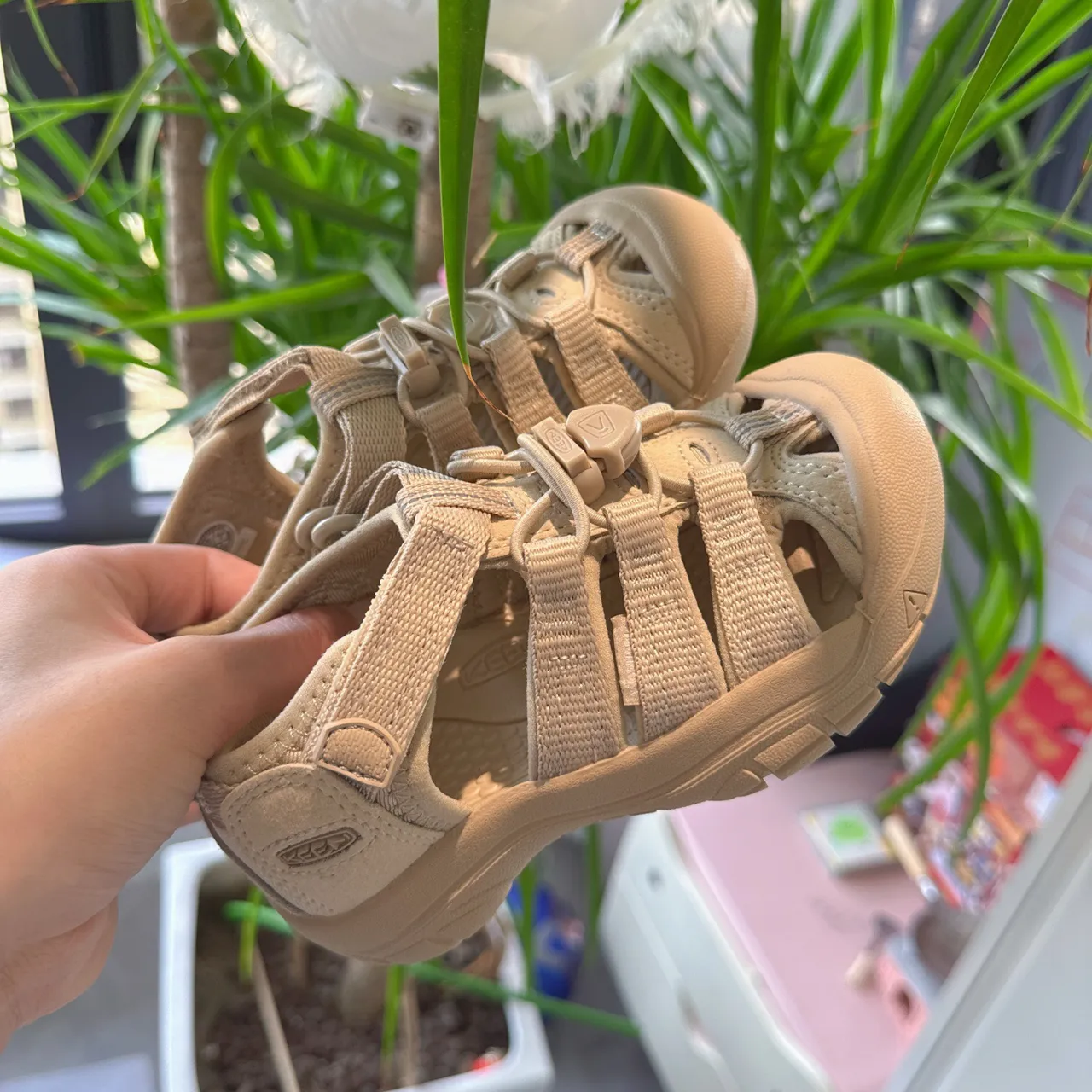 Keen Newport Pink Beige Adjustable Hook-and-Loop Straps Rubber Toe Guard Casual Sandals 3