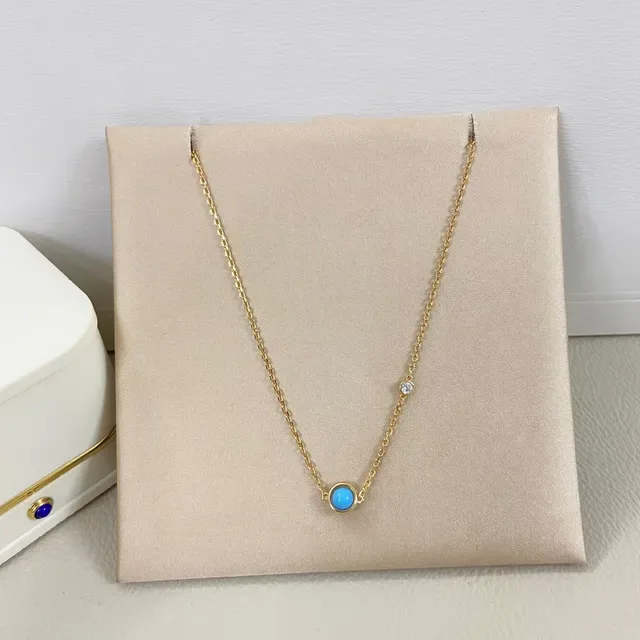 Collier multi-brins doré en couches avec cabochons de gemmes 4