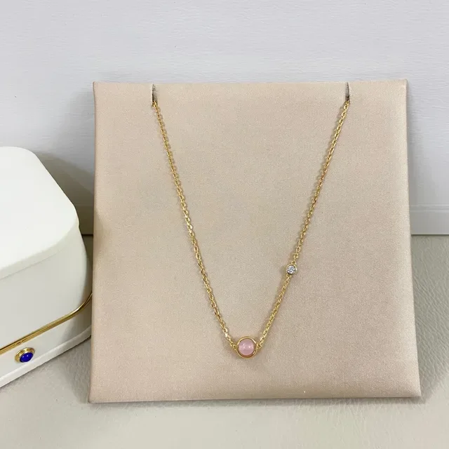 Collier multi-brins doré en couches avec cabochons de gemmes 5