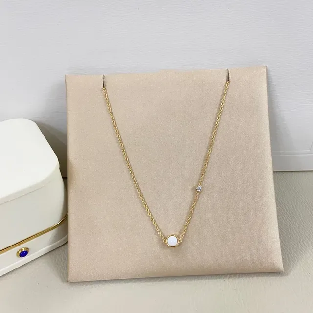 Collier multi-brins doré en couches avec cabochons de gemmes 6