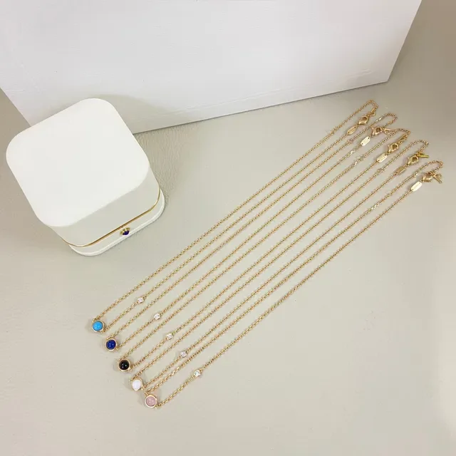 Collier multi-brins doré en couches avec cabochons de gemmes 7