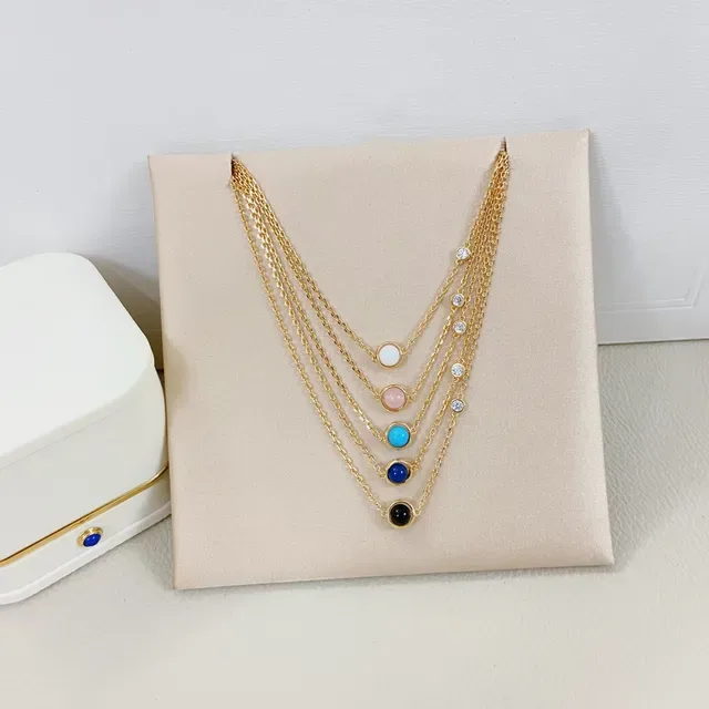 Collier multi-brins doré en couches avec cabochons de gemmes 8