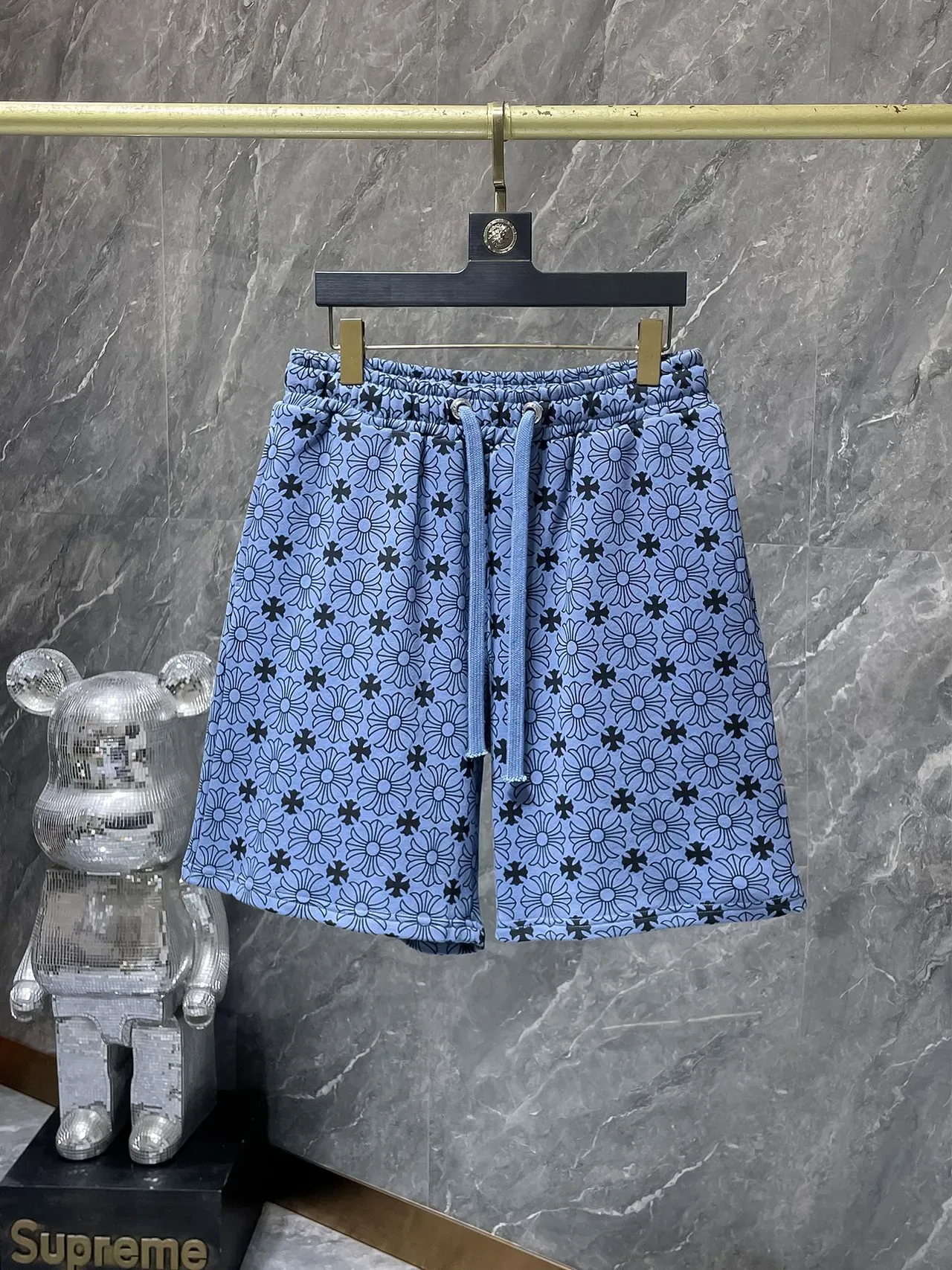Shorts azul claro estampa floral cintura elástica corte relax 2