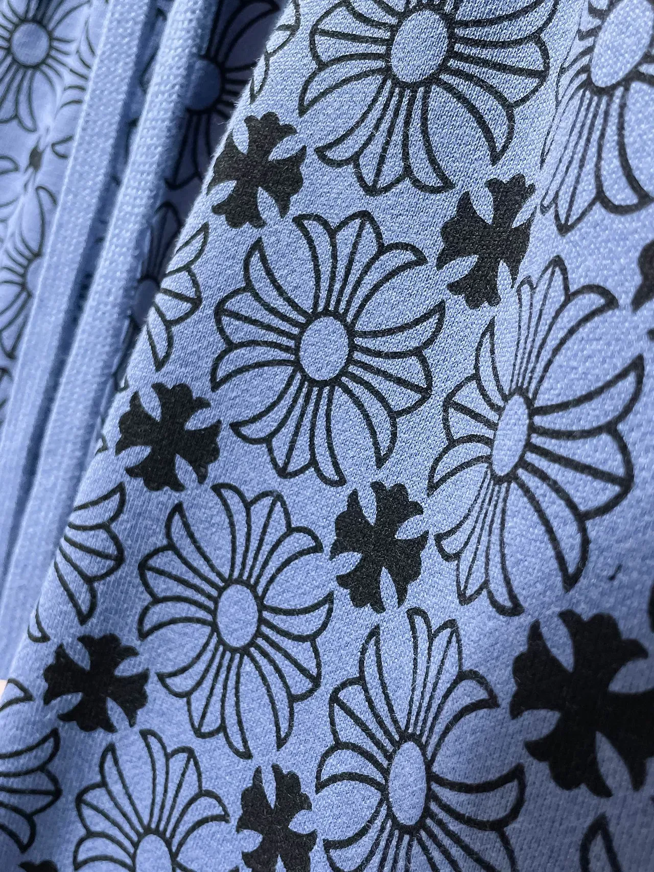 Shorts azul claro estampa floral cintura elástica corte relax 3