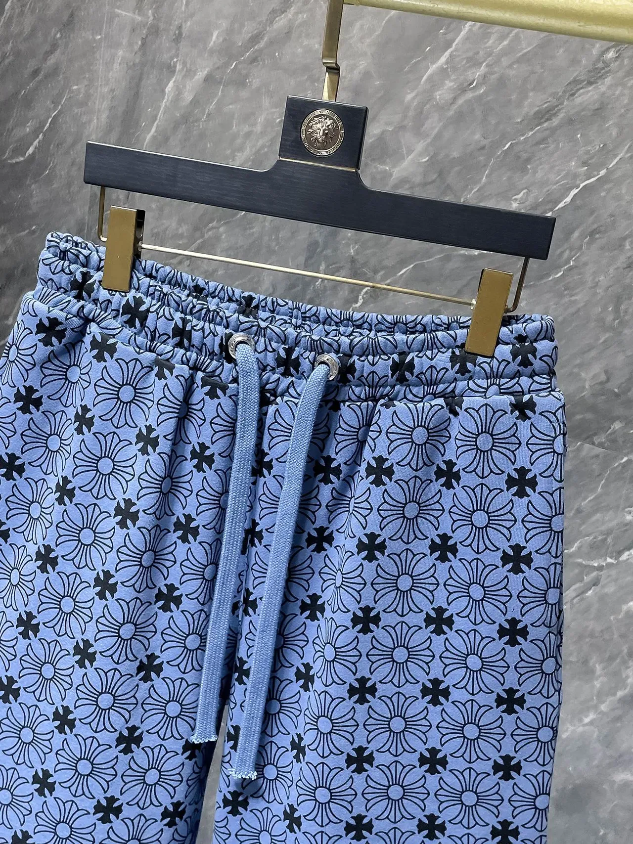 Shorts azul claro estampa floral cintura elástica corte relax 9