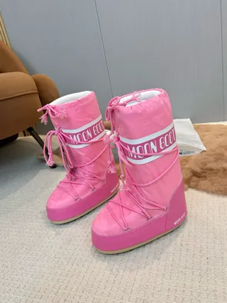 Moon Boot ক্লাসিক গোলাপি ড্রস্ট্রিং স্নো বুট 2