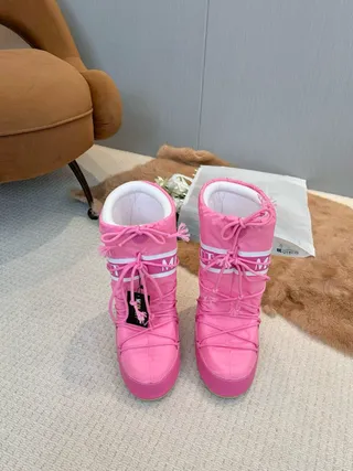 Moon Boot ক্লাসিক গোলাপি ড্রস্ট্রিং স্নো বুট 3