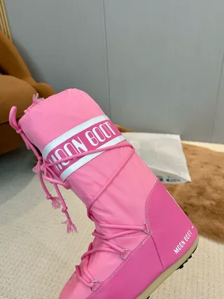 Moon Boot ক্লাসিক গোলাপি ড্রস্ট্রিং স্নো বুট 9