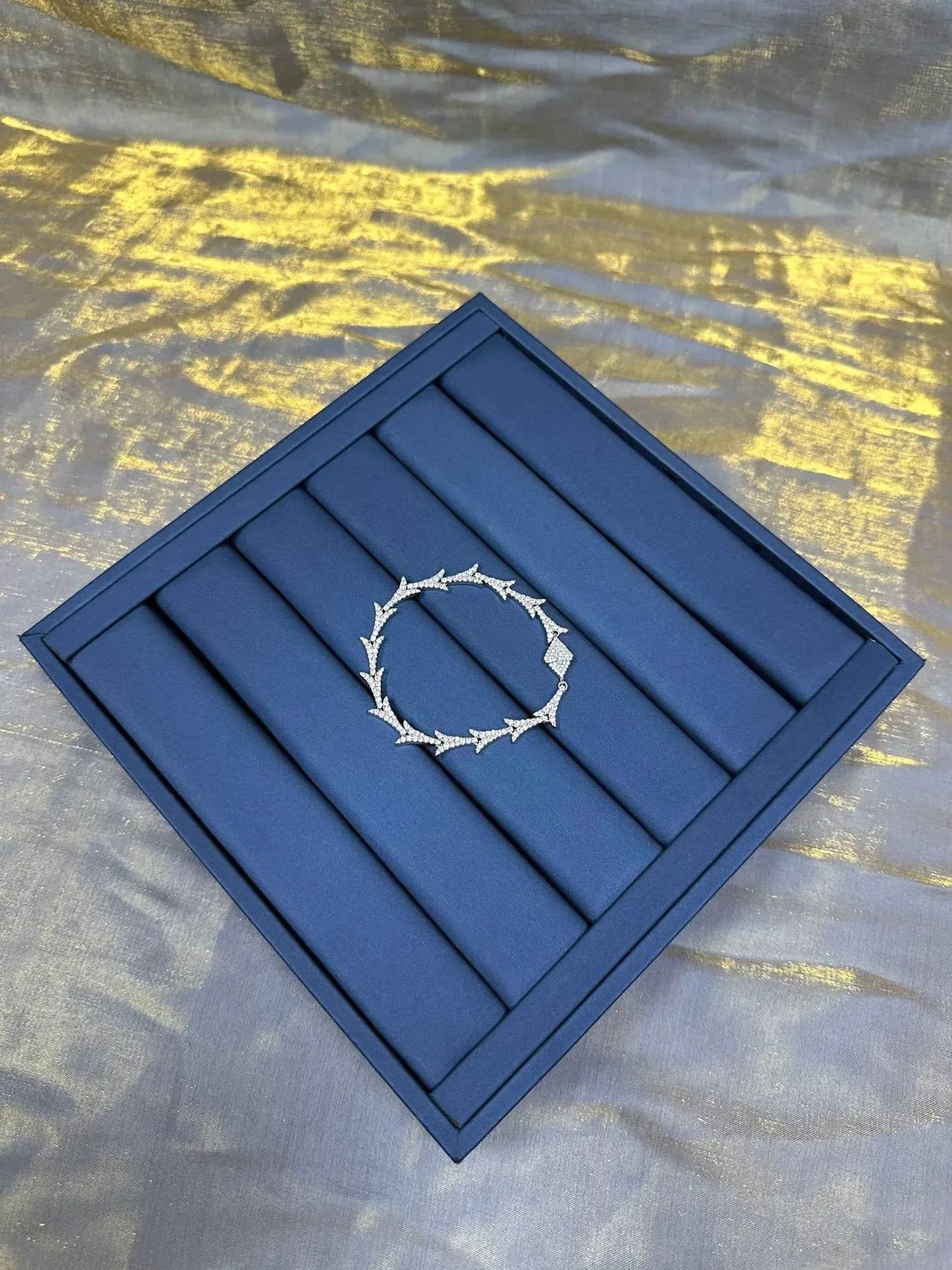 Pulsera con Motivo de Flecha Pavé Navy en Plata 5