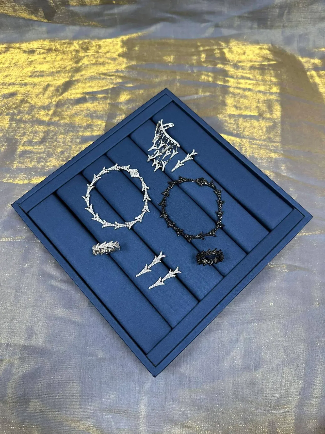 Pulsera con Motivo de Flecha Pavé Navy en Plata 7