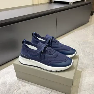 Zapatillas Navy White con upper de knit y goma en la punta