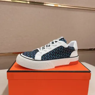 حذاء رياضي أزرق بحري أبيض Low-Top Platform نسيج مطبوع هندسي