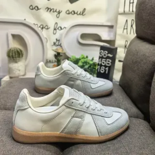 Off-White و رمادي فاتح حذاء رياضي أسلوب حياة