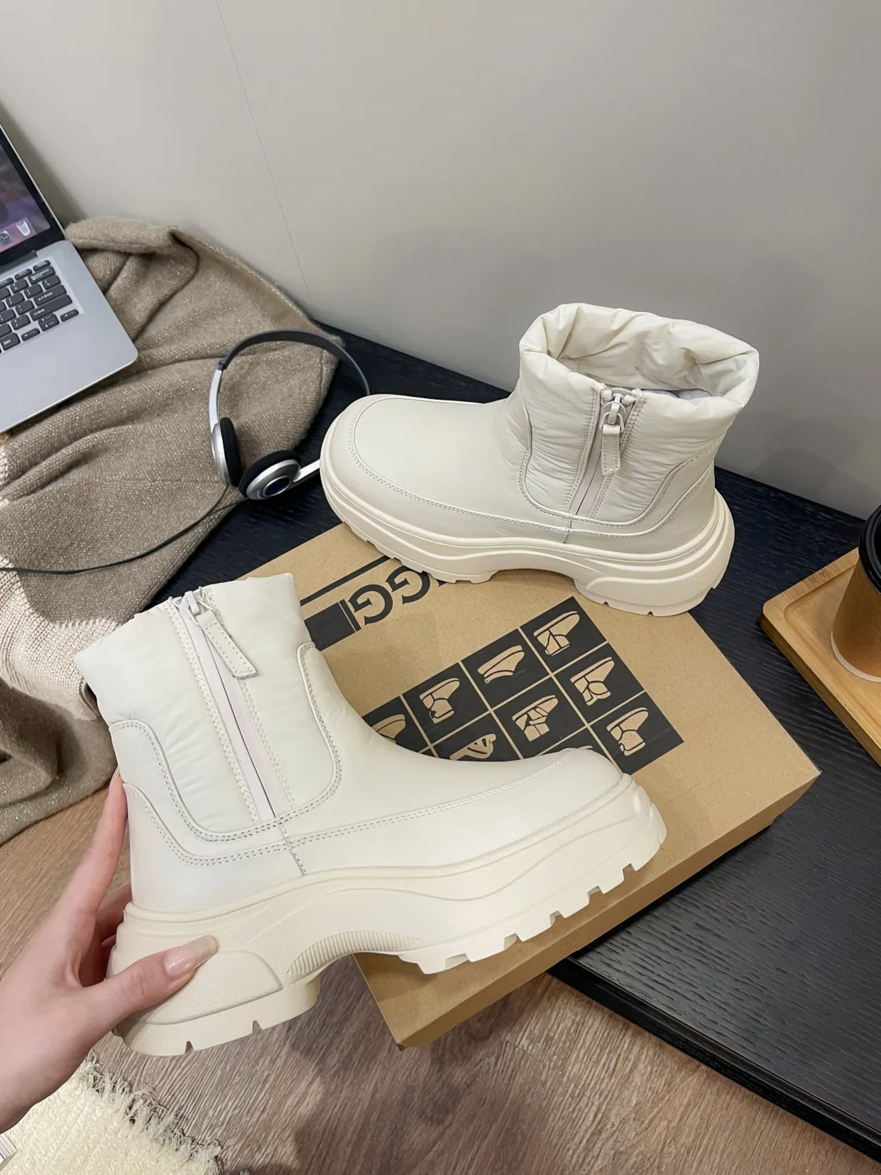 Off-White पफर-कॉलर वाला मोटा प्लेटफॉर्म एंकल बूट 2