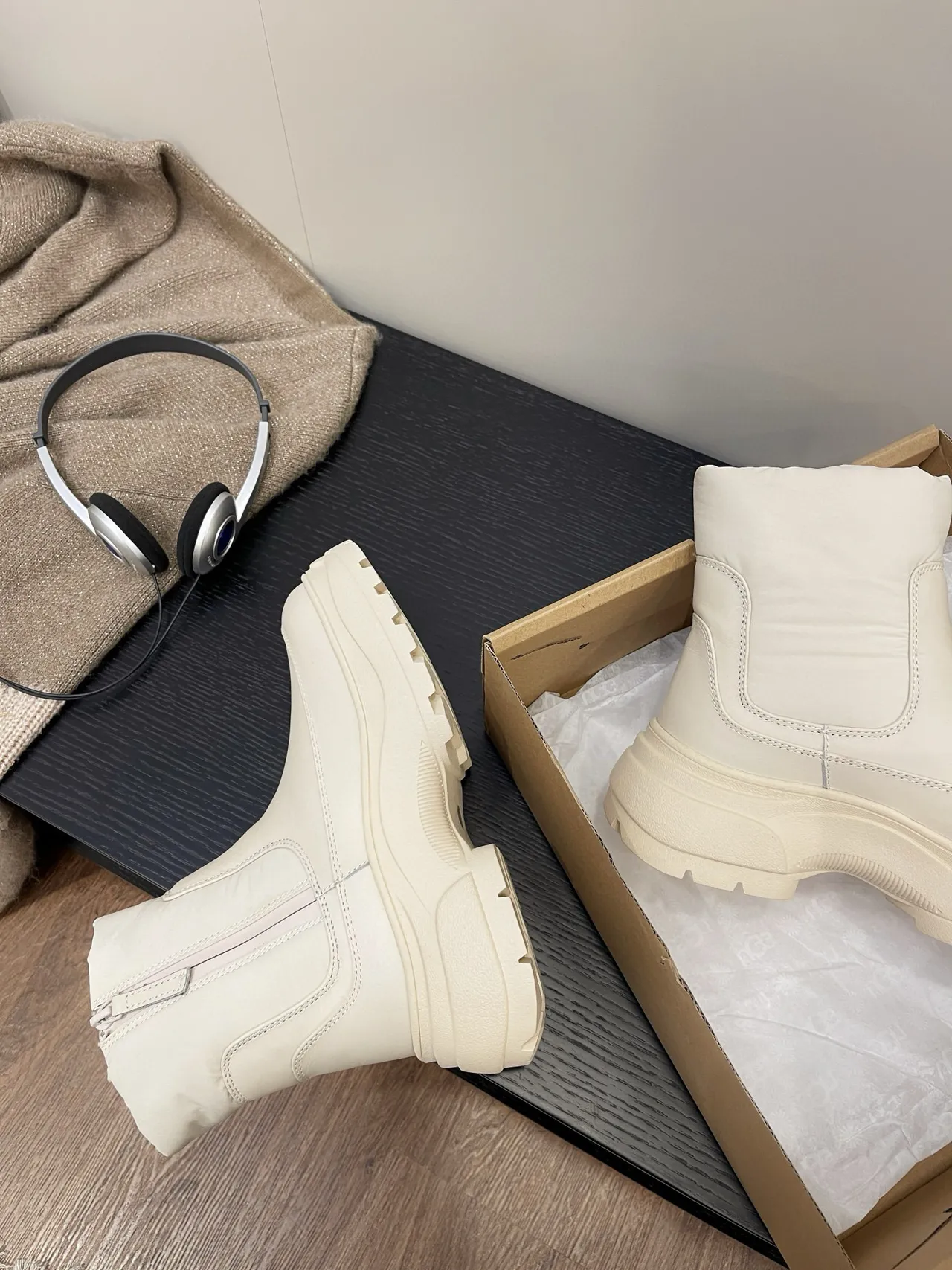 Off-White पफर-कॉलर वाला मोटा प्लेटफॉर्म एंकल बूट 8