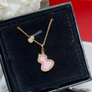 Collier Chaîne Or Rose Pendentif Émaillé en Forme de Calebasse