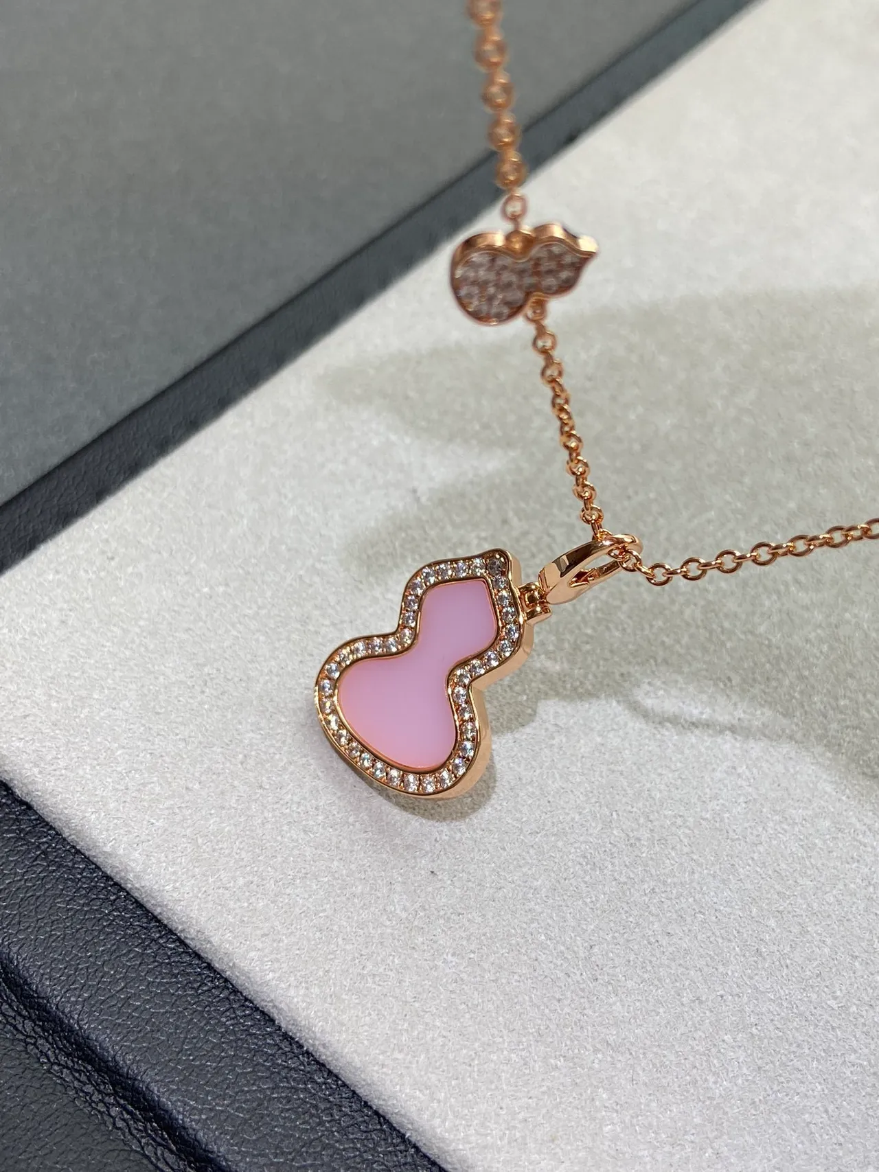 Pink Gourd-Shaped Pavé Crystal Pendant Necklace 4