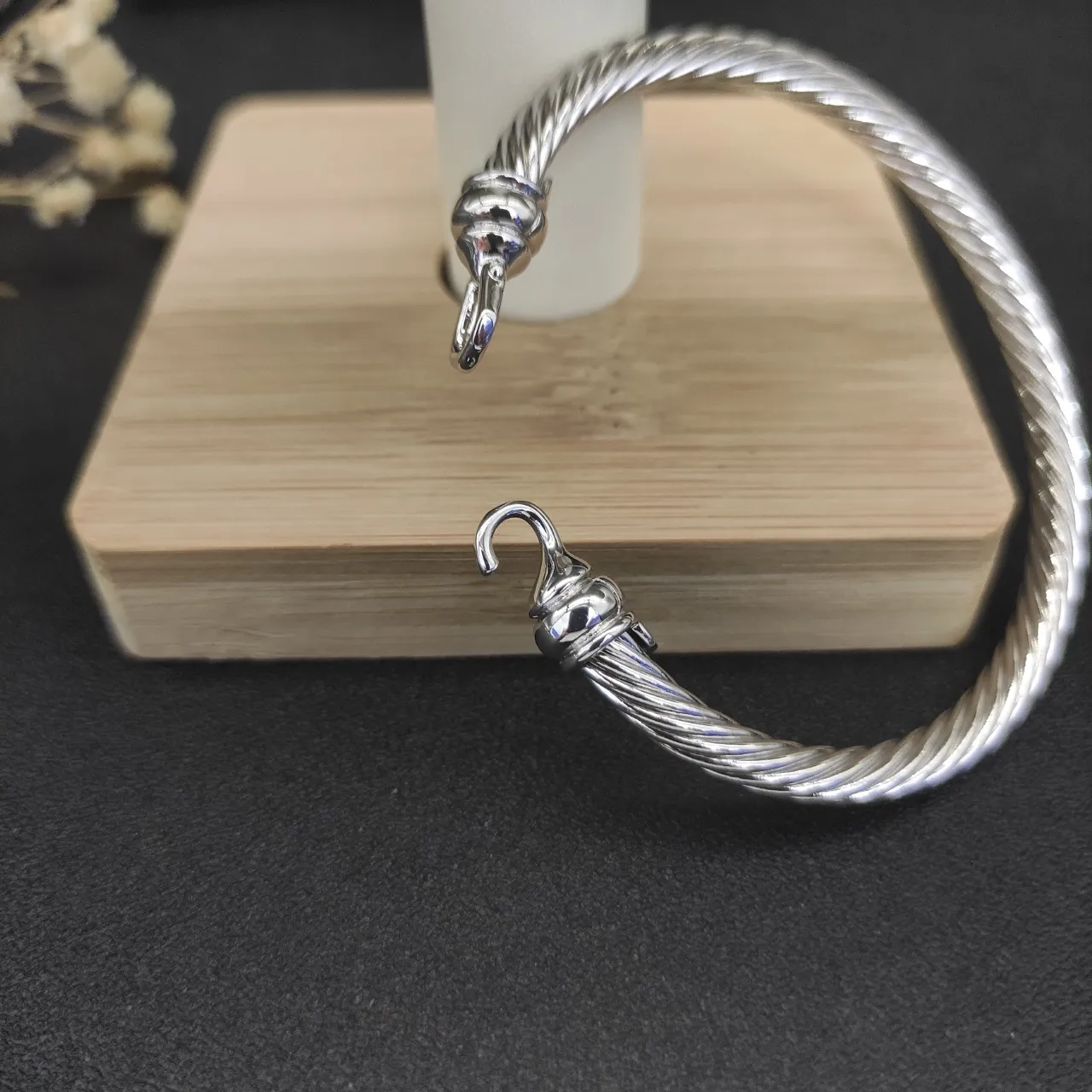 Polished Silver Twisted Cable Hook-and-Eye Bangle Bracelet 2