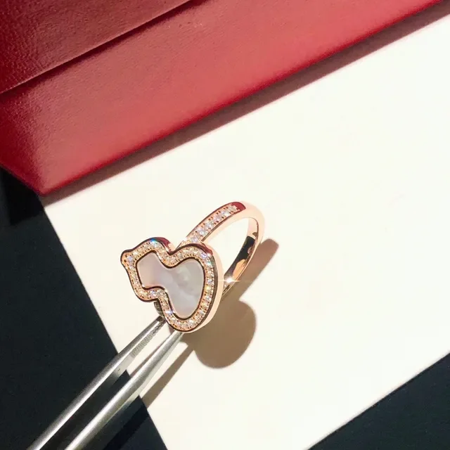 Qeelin Wulu Bague mère-de-perle et diamants pavé 7