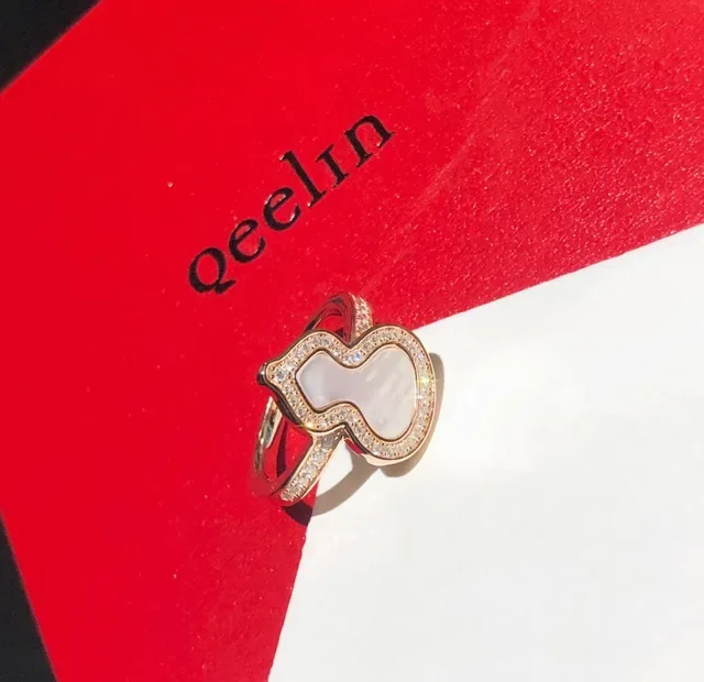 Qeelin Wulu Bague mère-de-perle et diamants pavé 9