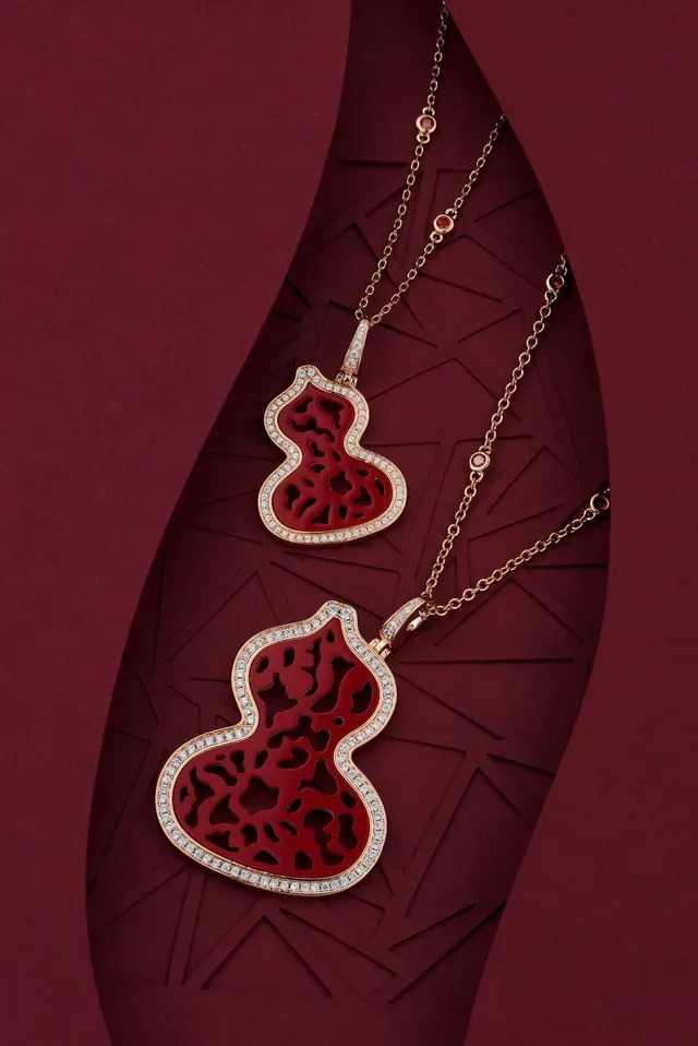 Red Gold Gourd-Shaped Pendant Filigree Cutout Design Necklace 3