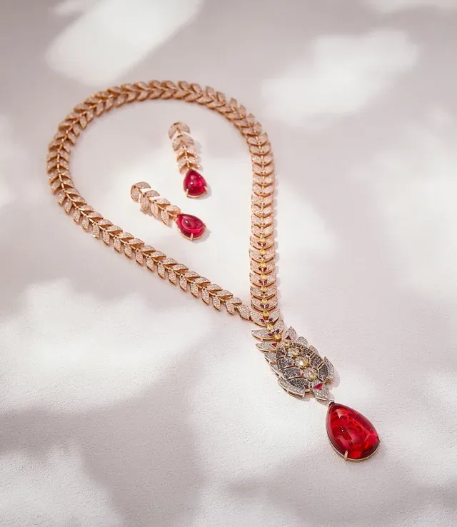Red Gold Leaf-Motif Chain Pavé-Set Stones Necklace 5