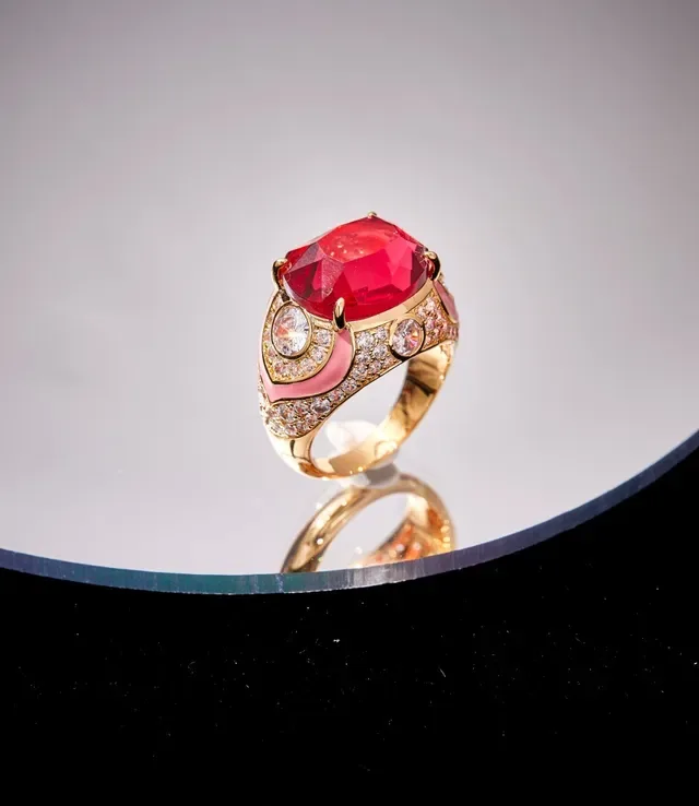 Red Pink Faceted Central Gem Enamel Detailing Ring 3