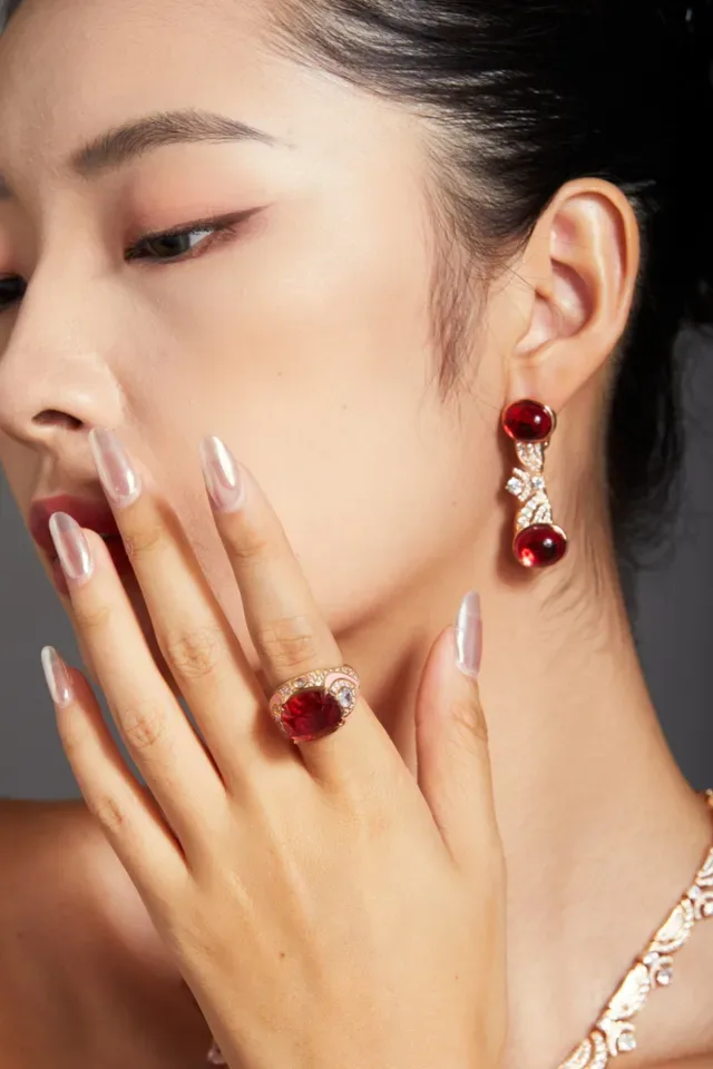 Red Pink Faceted Central Gem Enamel Detailing Ring 8