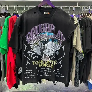 تيشيرت جرافيك ROUGH جولة حول العالم أسود متهالك مرصع بالراينستون