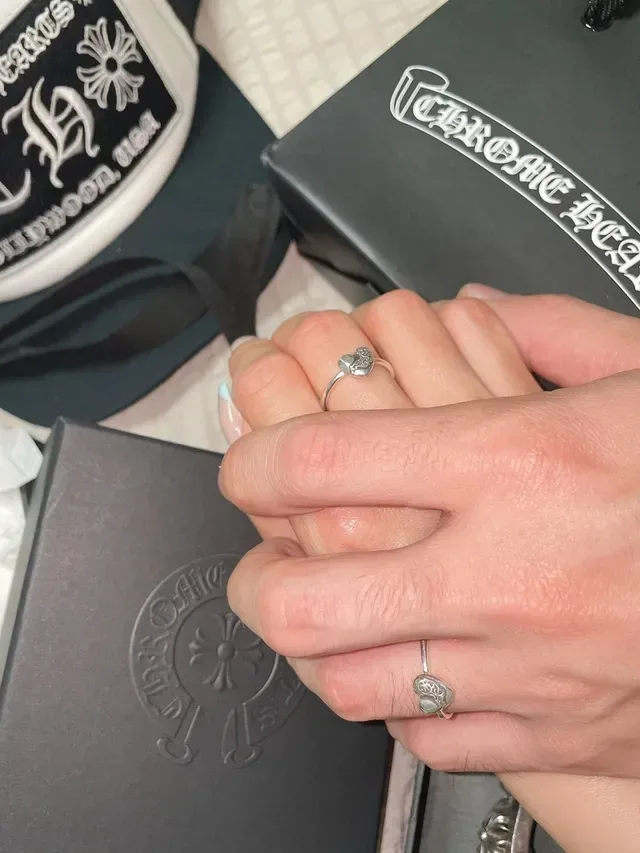 Silver Black Heart-Shaped Ring 2