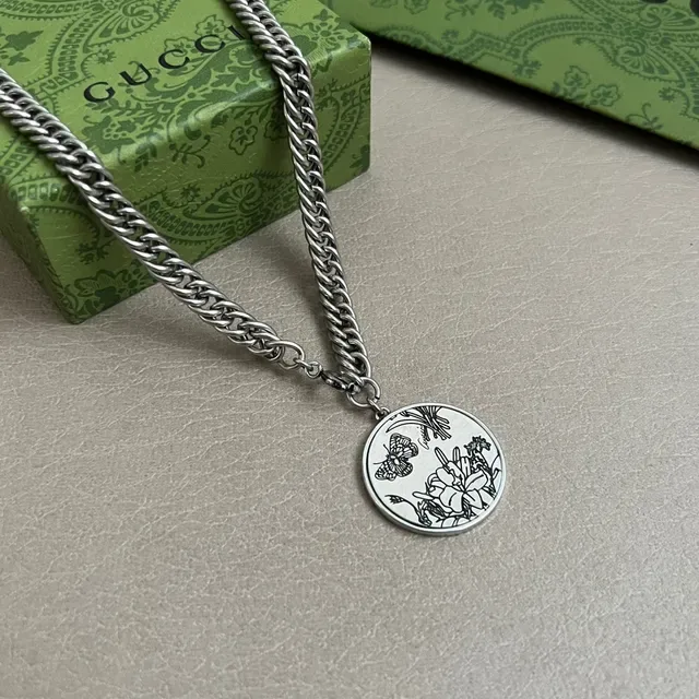 Silver Cable Chain Engraved Circular Pendant Necklace 4