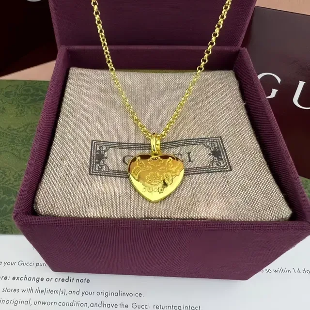 قلادة قلبية 'Blind for Love' بلون فضي 3
