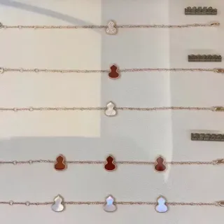 سوارة سلسلة charms بشكل اليقطين فضي أبيض
