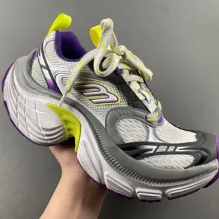 Skechers সাদা বেগুনি প্ল্যাটফর্ম সোল মেশ এবং সিন্থেটিক ওভারলে কনস্ট্রাকশন মোটা স্নিকার্স