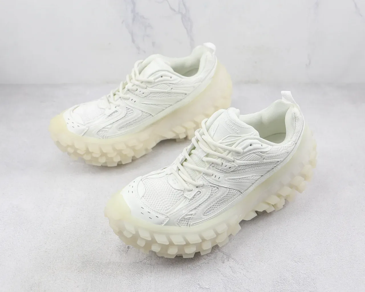 Sneakers chunky blanc et beige monocromatique avec tige en maille et synthétique 4